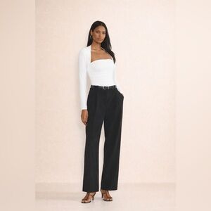 Aritzia Women Body Contour Flourish Long sleeve. Size S New with tag. White.